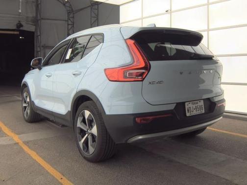 2025 Volvo XC40 B5 Plus Bright Theme