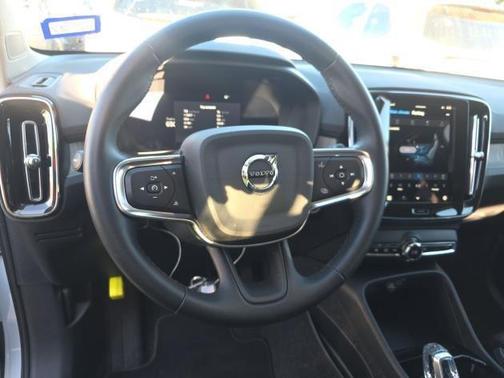 2025 Volvo XC40 B5 Plus Bright Theme