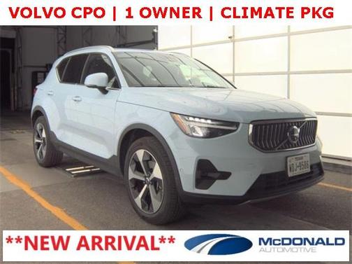 2025 Volvo XC40 B5 Plus Bright Theme