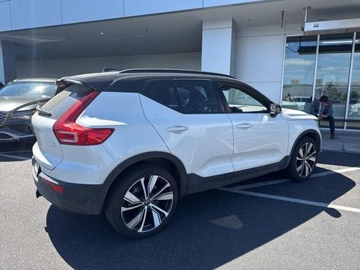 2021 Volvo XC40 Recharge Pure Electric P8