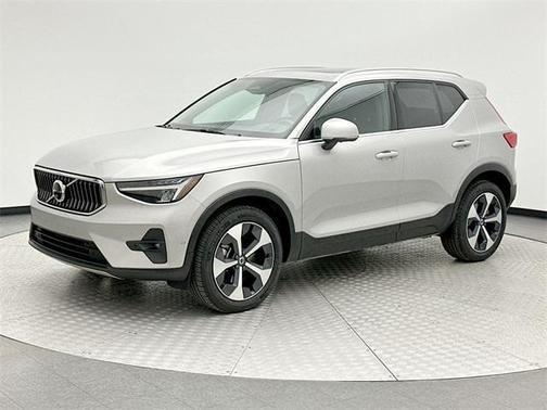 2025 Volvo XC40 B5 Plus Bright Theme