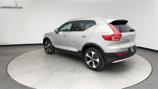 2025 Volvo XC40 B5 Plus Bright Theme