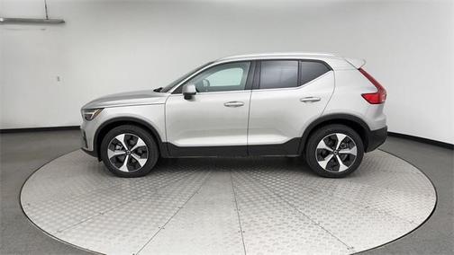 2025 Volvo XC40 B5 Plus Bright Theme