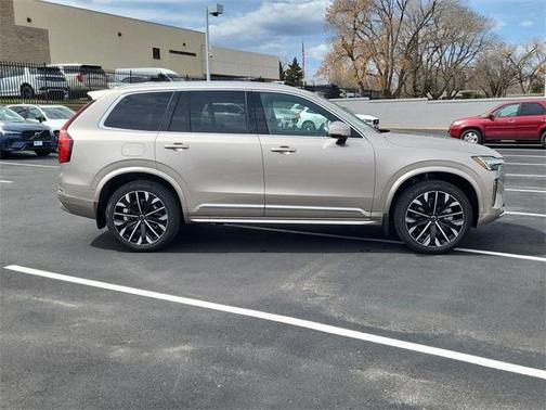 2025 Volvo XC90 B5 Plus 6-Seater