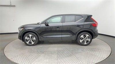2025 Volvo XC40 B5 Plus Bright Theme