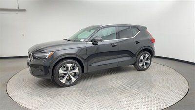 2025 Volvo XC40 B5 Plus Bright Theme