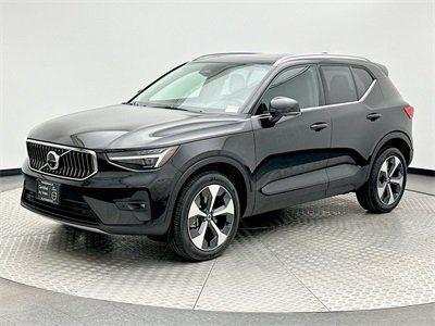 2025 Volvo XC40 B5 Plus Bright Theme
