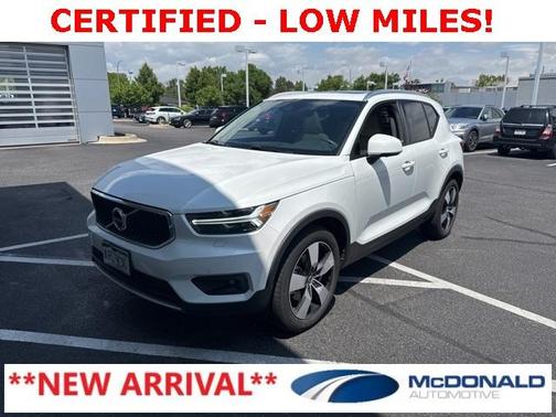 2022 Volvo XC40 T5 Momentum