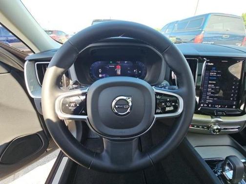 2025 Volvo XC60 B5 Plus