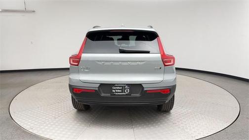 2025 Volvo XC40 B5 Plus Dark Theme