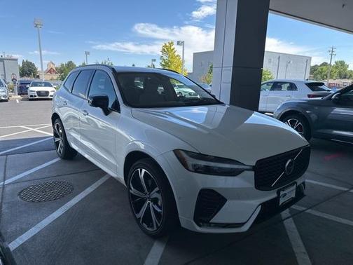 2025 Volvo XC60 B5 Ultra