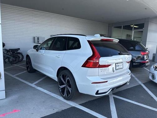 2025 Volvo XC60 B5 Ultra