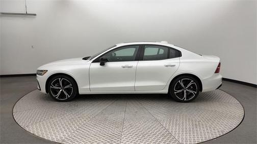 2024 Volvo S60 B5 Core Dark Theme