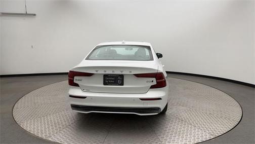 2024 Volvo S60 B5 Core Dark Theme