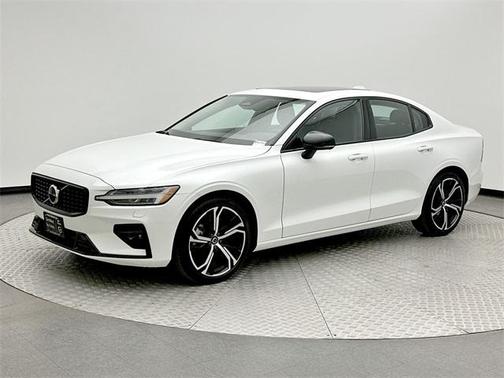 2024 Volvo S60 B5 Core Dark Theme