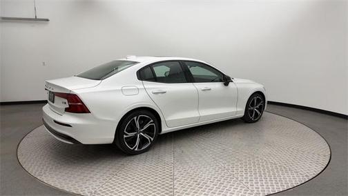 2024 Volvo S60 B5 Core Dark Theme