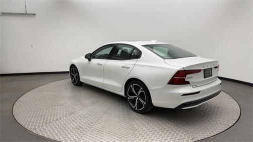 2024 Volvo S60 B5 Core Dark Theme