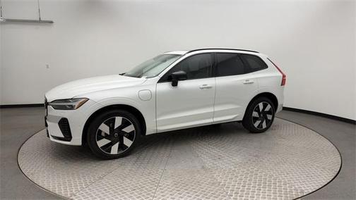2023 Volvo XC60 Recharge Plug-In Hybrid T8 Ultimate Dark Theme