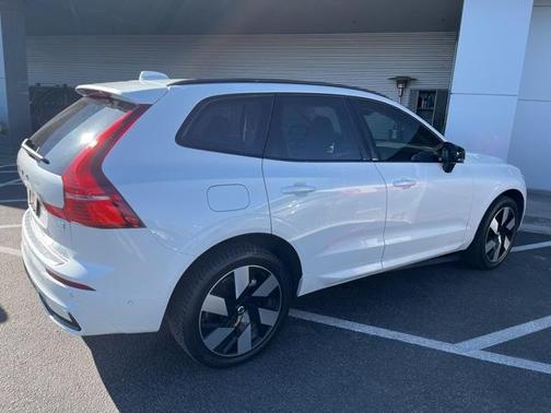 2023 Volvo XC60 Recharge Plug-In Hybrid T8 Ultimate Dark Theme