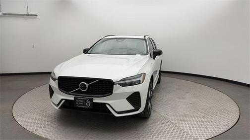 2023 Volvo XC60 Recharge Plug-In Hybrid T8 Ultimate Dark Theme