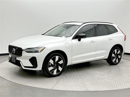 2023 Volvo XC60 Recharge Plug-In Hybrid T8 Ultimate Dark Theme