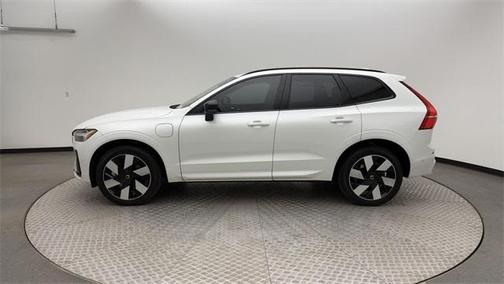 2023 Volvo XC60 Recharge Plug-In Hybrid T8 Ultimate Dark Theme