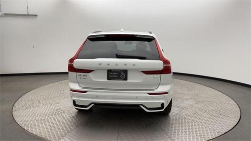 2023 Volvo XC60 Recharge Plug-In Hybrid T8 Ultimate Dark Theme