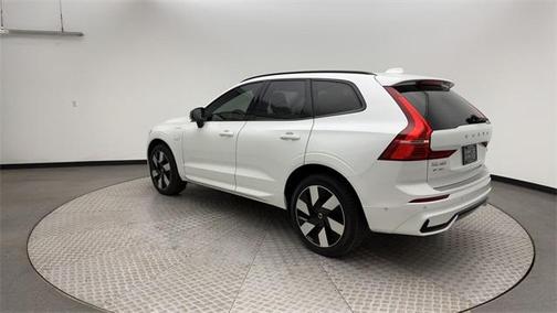 2023 Volvo XC60 Recharge Plug-In Hybrid T8 Ultimate Dark Theme