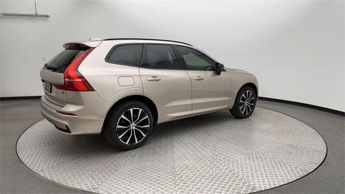 2023 Volvo XC60 B5 Ultimate Dark Theme