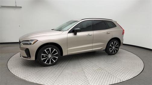 2023 Volvo XC60 B5 Ultimate Dark Theme