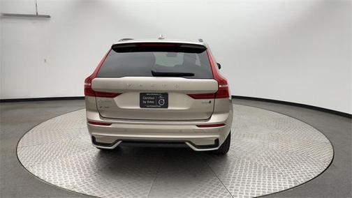 2023 Volvo XC60 B5 Ultimate Dark Theme