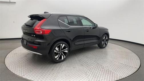 2023 Volvo XC40 B5 Ultimate Bright Theme