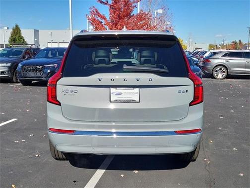 2025 Volvo XC90 B6 Core