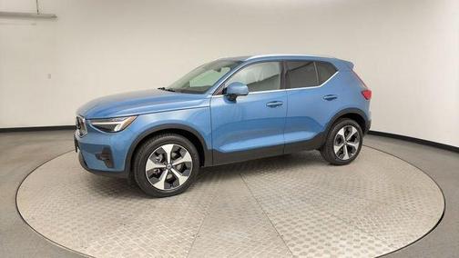 2025 Volvo XC40 B5 Plus Bright Theme