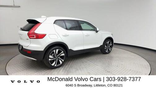 Crystal White 2023 Volvo XC40 B5 Ultimate Bright Theme