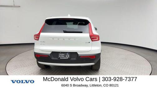 Crystal White 2023 Volvo XC40 B5 Ultimate Bright Theme