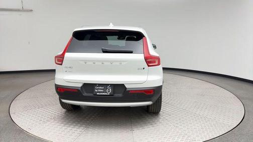 Crystal White 2023 Volvo XC40 B5 Ultimate Bright Theme