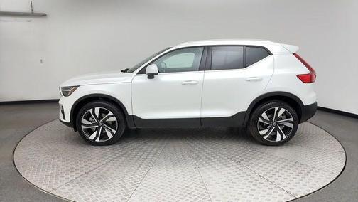 Crystal White 2023 Volvo XC40 B5 Ultimate Bright Theme