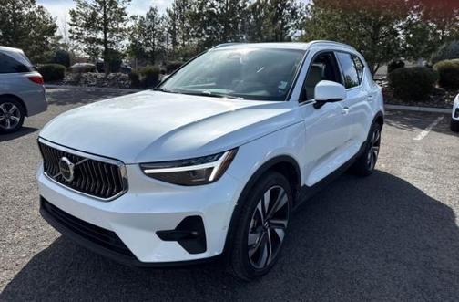 2023 Volvo XC40 B5 Ultimate Bright Theme