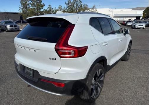 2023 Volvo XC40 B5 Ultimate Bright Theme