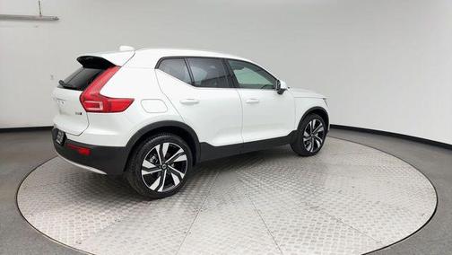 Crystal White 2023 Volvo XC40 B5 Ultimate Bright Theme