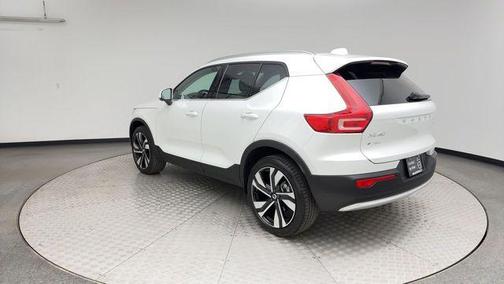 Crystal White 2023 Volvo XC40 B5 Ultimate Bright Theme