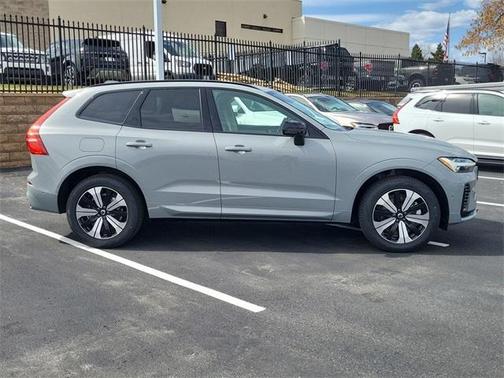 2025 Volvo XC60 Plug-In Hybrid T8 Plus