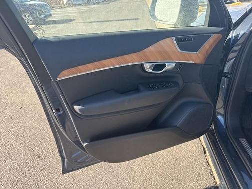 2025 Volvo XC90 B6 Plus 7-Seater