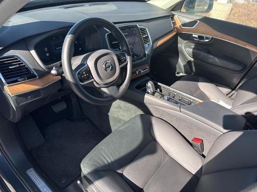 2025 Volvo XC90 B6 Plus 7-Seater