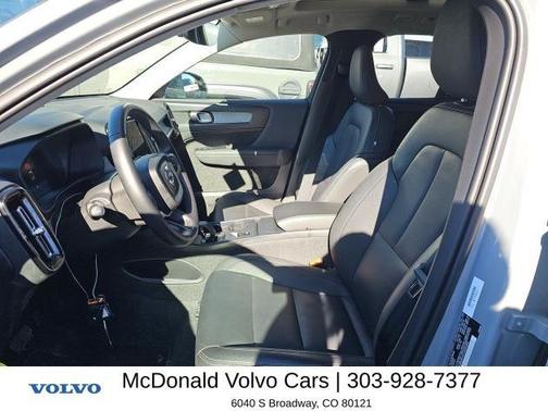 Metallic 2025 Volvo XC40 B5 Core Bright Theme