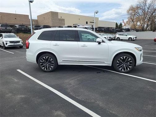 2025 Volvo XC90 B6 Plus 7-Seater