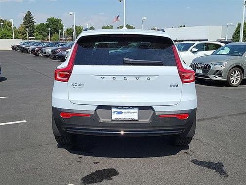 2026 Volvo XC40 B5 Core