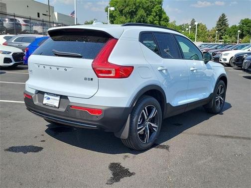 2026 Volvo XC40 B5 Core