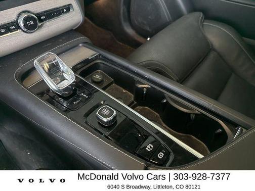 Platinum Gray Metallic 2023 Volvo XC90 B6 Ultimate 7-Seater